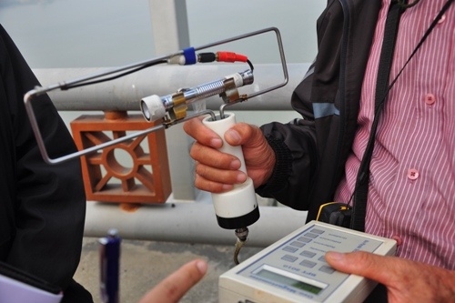 May tim xac chi Huyen o song Hong hinh anh