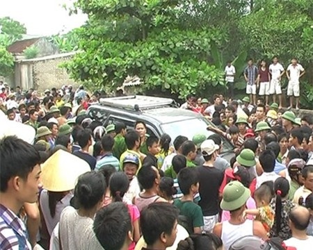 Nguoi dan truy duoi 2 ten trom cho hinh anh