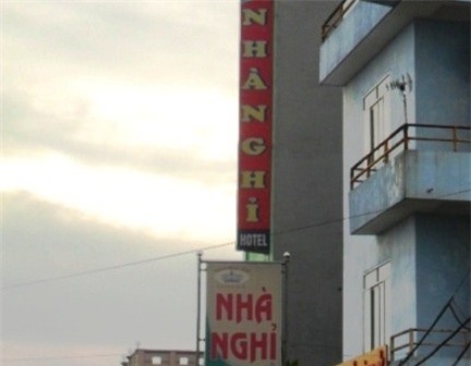 Phat hien xac nguoi dan ong trong nha nghi hinh anh