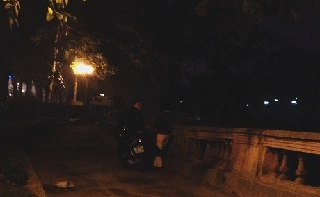 Nguy hiem rinh rap cac cap doi thich tam su trong bong toi hinh anh