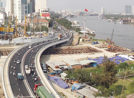 Khong dong loat thu phi duong bo theo muc moi hinh anh