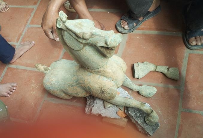 Khoanh khac may xuc va phai 'ngua co' bang dong hinh anh