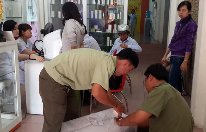 Tham my vien co tat ca nhan vien nu deu la... le tan hinh anh