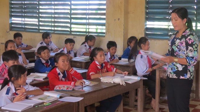 Mot tinh gan 5.000 hoc sinh bo hoc hinh anh