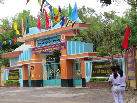 Hoc sinh Tuy Hoa bi ep hoc them hinh anh