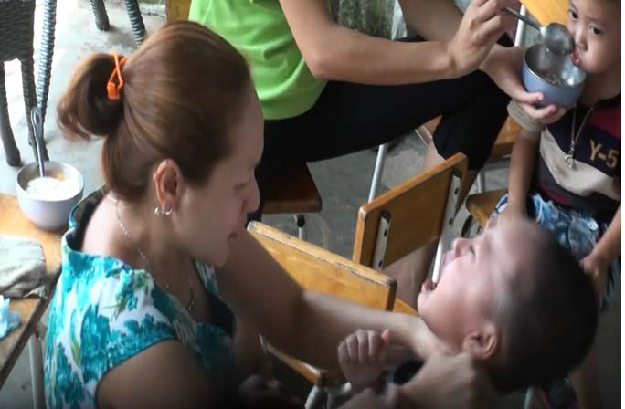 Clip day doa tre mam non hinh anh