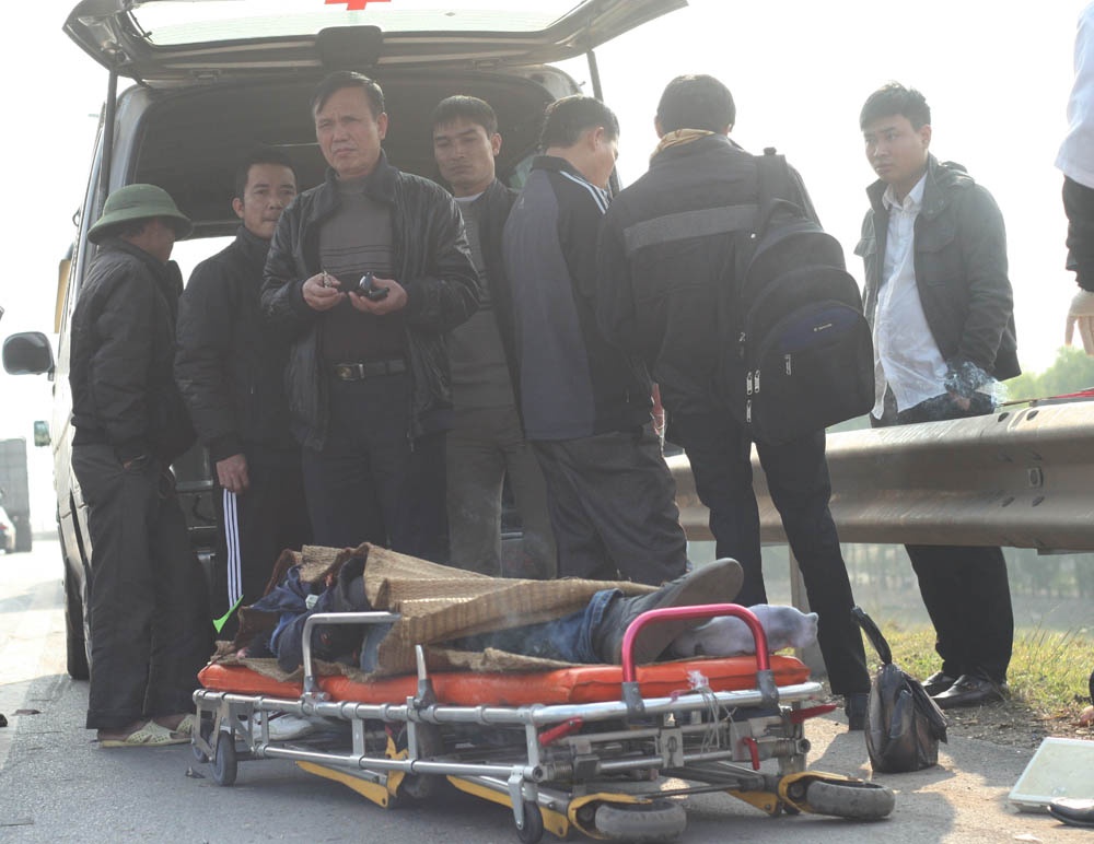 Ve truong sau le Noel, mot nam sinh tu nan hinh anh