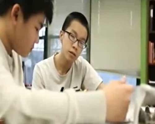 Clip cuoc song thuc cua anh em goc Viet xon xao nuoc My hinh anh