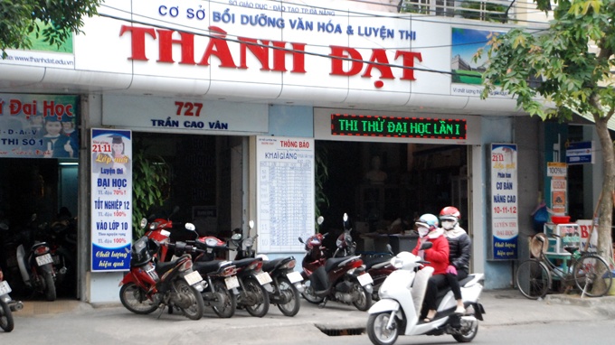 Siet day them, sinh vien roi boi hinh anh