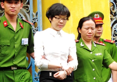 Su that chuyen sieu lua Huyen Nhu sinh con trong trai giam hinh anh