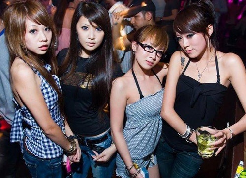 Con gai di bar la hu hong? hinh anh