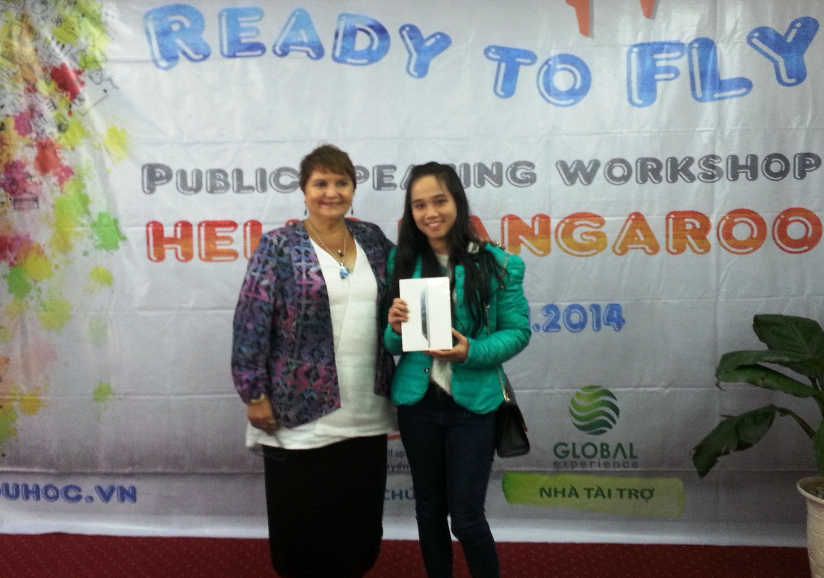 Dinh Cam Nhung dat giai nhat cuoc thi noi tieng Anh hinh anh