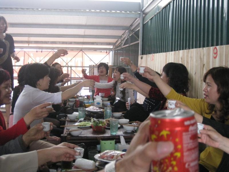 Truong thu 5 trieu dong/thay, co lien hoan cuoi nam hinh anh