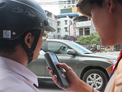 Phat vi pham hanh chinh qua luong hinh anh