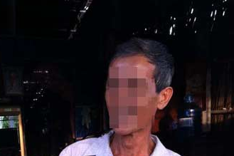 Trung so doc dac, suyt mat mang duoi tay vo hinh anh