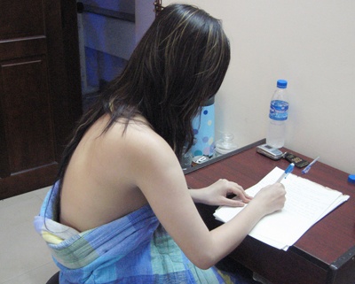Tu ba cung ba chan dai bi bat qua tang ban dam o nha nghi hinh anh
