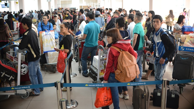 San bay chat cung, tre mot phut khong duoc di hinh anh