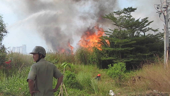 Chay lon o khu dat tren duong Mai Chi Tho hinh anh