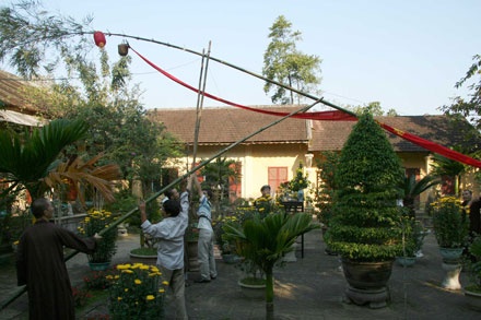 Ha neu Tet, 2 nguoi phai cap cuu do bi dien giat hinh anh