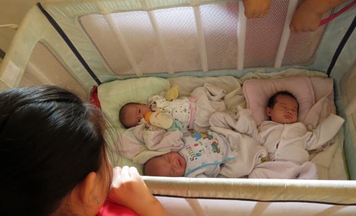 3 tre so sinh bi bo roi truoc cong chua hinh anh