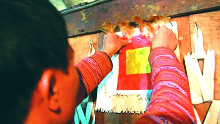 Nhung tuc kieng ky doc dao cua nguoi Mong ven song Da hinh anh