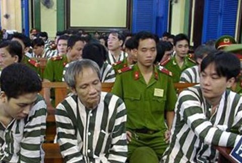 Luat su dau tien cua gia dinh Nam Cam tiet lo ve ong trum hinh anh