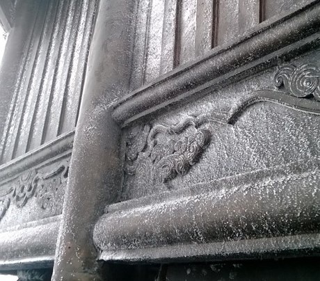 Bang tuyet xuat hien tai chua Dong Yen Tu hinh anh