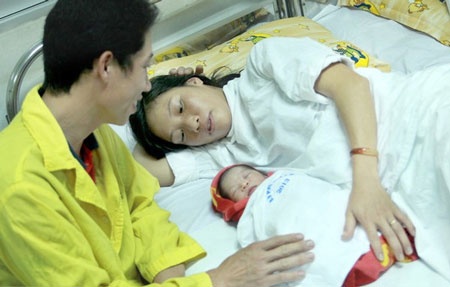 Cong bo dieu kien duoc sinh con thu 3 hinh anh