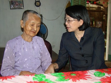 Bi thu Vinh Long guc nga trong cuoc hop hinh anh