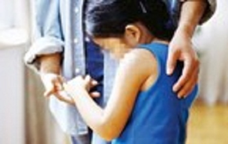 Co be 14 tuoi 'dat nha' bi ban xam hai nhieu lan hinh anh