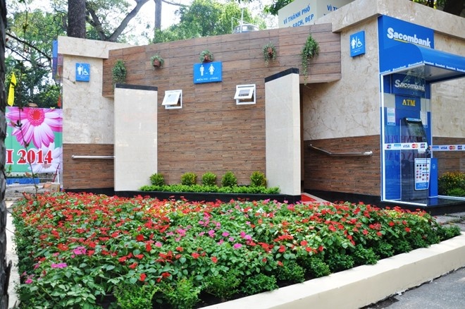 Vo tu tam giat trong nha ve sinh tien ty hinh anh