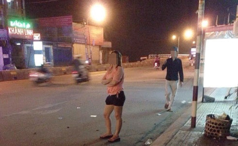 Cho tinh tren cau noi lien 3 phuong o Sai Gon hinh anh