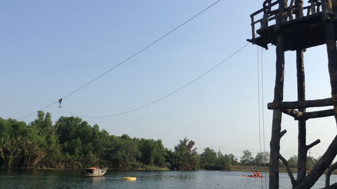 Tam ngung tro choi 'du day tu than' lam chet nu du khach hinh anh