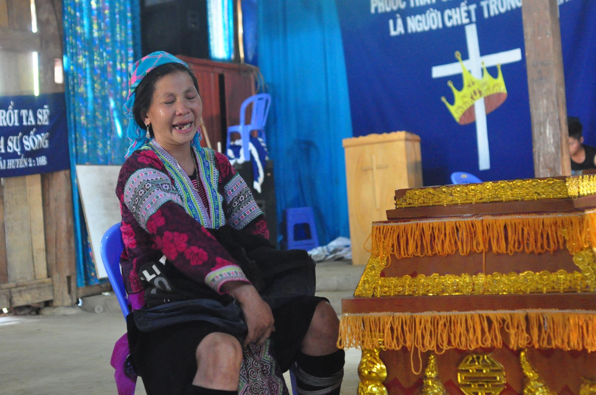 Dai tang 3 nguoi trong gia dinh nan nhan sap cau hinh anh