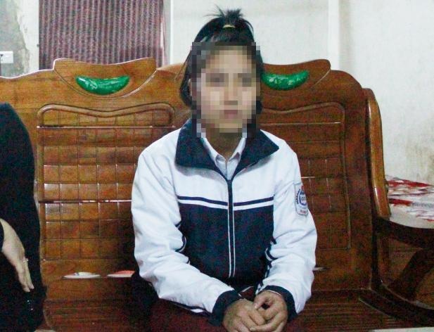 Nu sinh va phu huynh xo xat: Tu loi che xau gai tren mang hinh anh