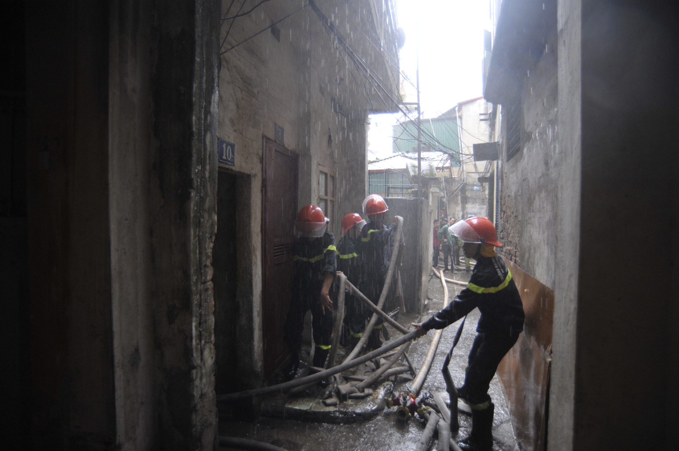 Nha khoa trai cua boc chay o Ha Noi hinh anh