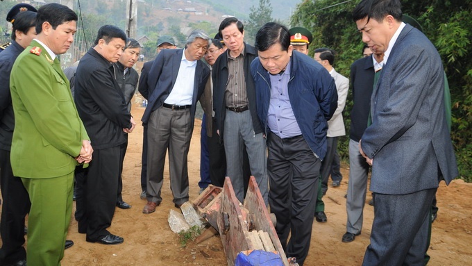 Tru cau treo Chu Va 6 duoc boc gach de... lam dep hinh anh