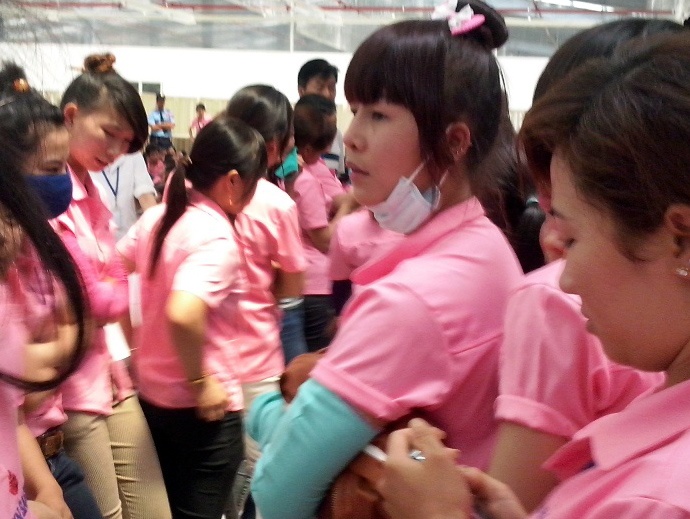 800 cong nhan bo lam vi doi trong long do trung ga hinh anh