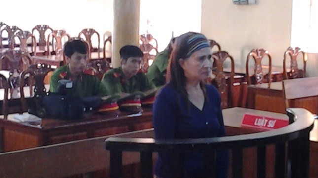 Nu y si pha thai chui khien co gai mat mang hinh anh