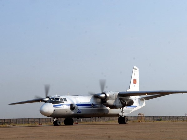 Lap 2 so dien thoai nong cung cap thong tin tim may bay hinh anh