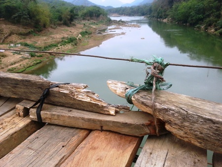 Cau treo duoc neo bang... day thun o Thanh Hoa hinh anh