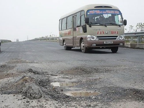 Cao toc nghin ty Cau Gie - Ninh Binh dang lun hinh anh