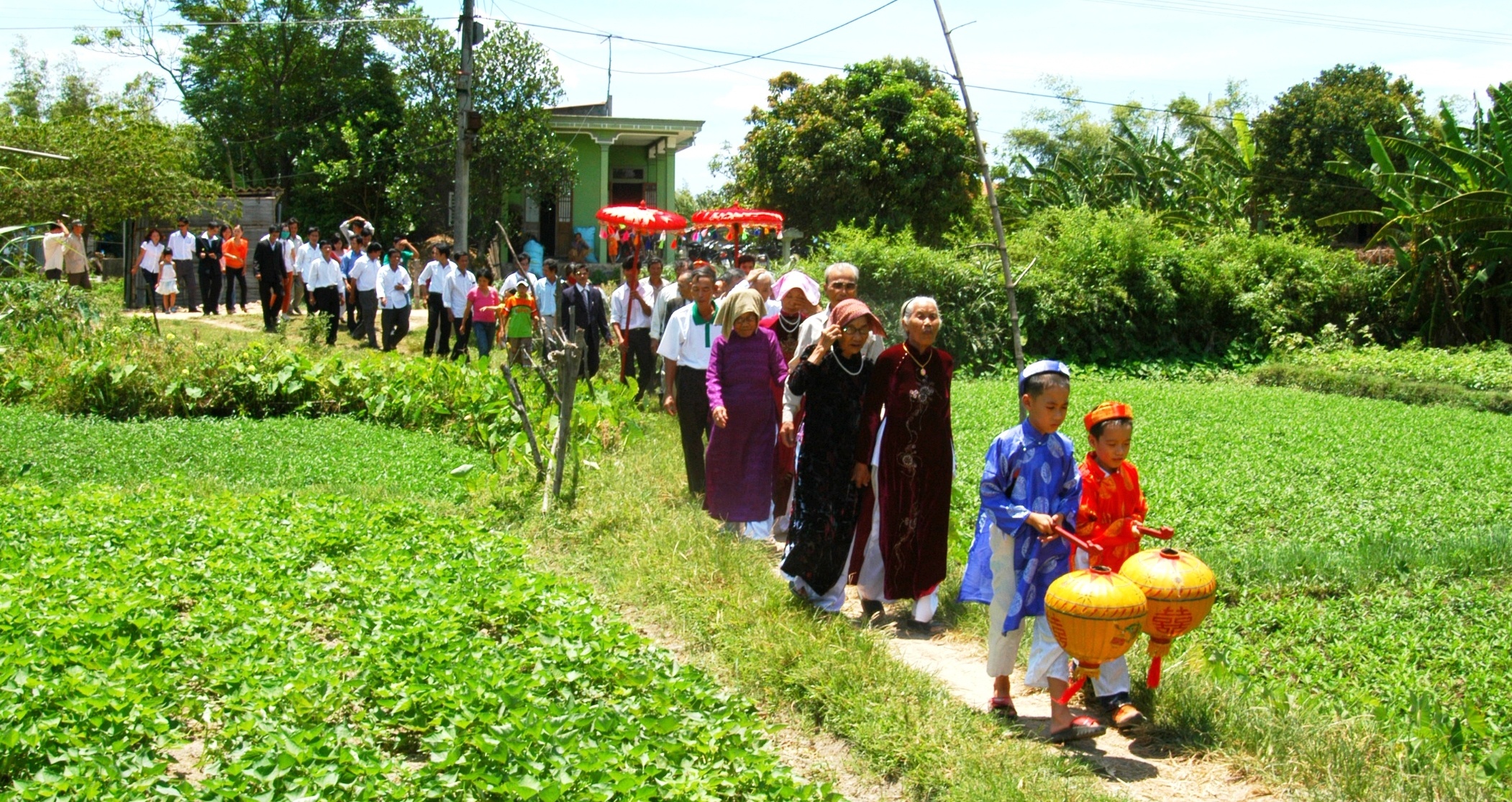 Chuyen hoan doi vo chong hi huu tai Ca Mau hinh anh