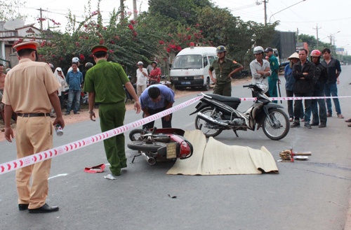 Di ban ve so bi tong xe, me chet, con nguy kich hinh anh