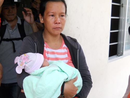 Tranh bi bat coc, tre so sinh xuat vien theo gio hinh anh