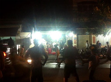 Vo dung hien truong bi… cuop de lua chong hinh anh