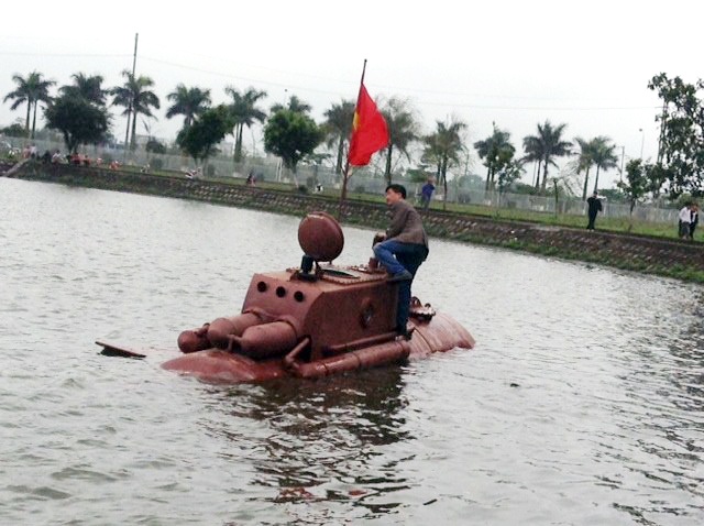 Tau ngam Truong Sa chay noi thanh cong 2 gio trong ho hinh anh