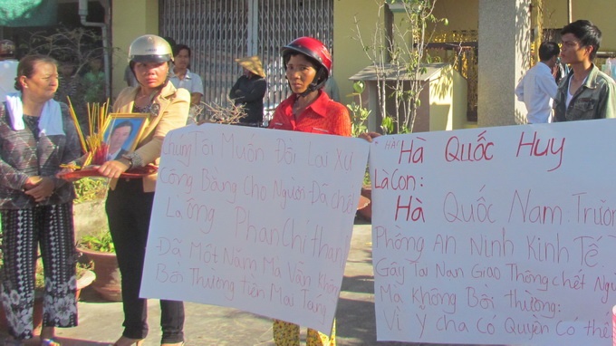 Gia đình nạn nhân Thanh đến nhà ông Nam đòi tiền bồi thường trong vụ tai nạn giao thông vào sáng 31/3.