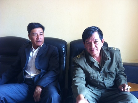 PCT UBND xã Lâm Giang, ông Trần Văn Phong (ảnh trái) và Trưởng công an xã Nguyễn Xuân Lai (ảnh phải):