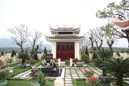 Lang mo tien ty cua gioi nha giau o Hoa Binh hinh anh